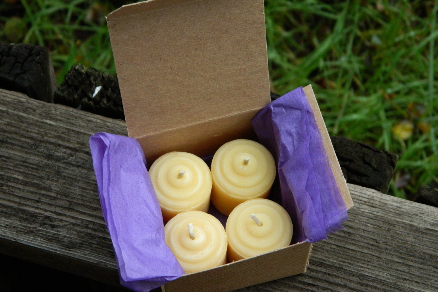 Box of 4 Votives with Glass